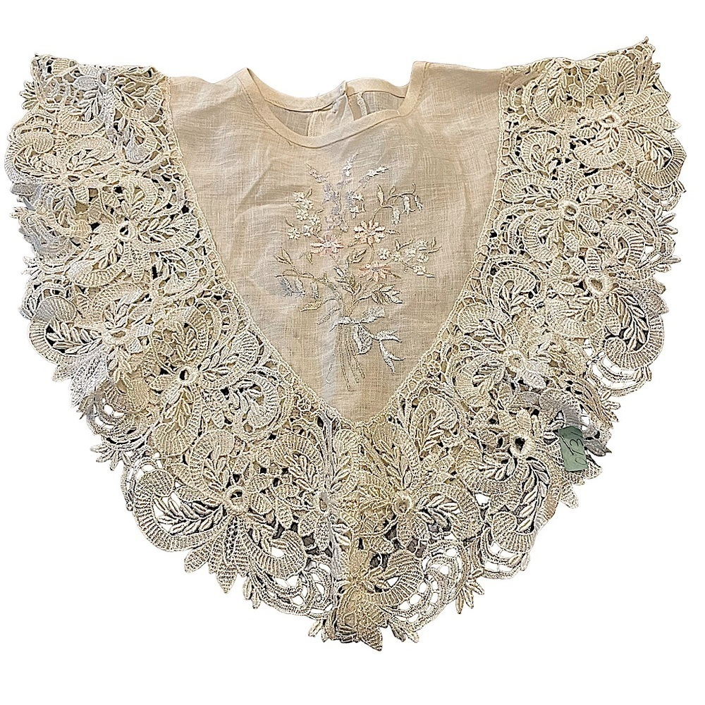 Embroidered Linen and Lace Back Button Collar